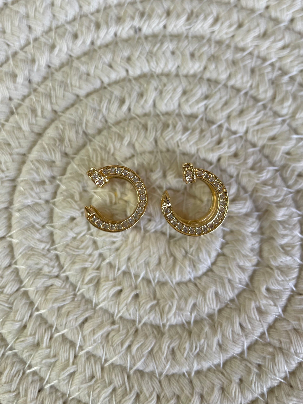 Un clou mini earrings