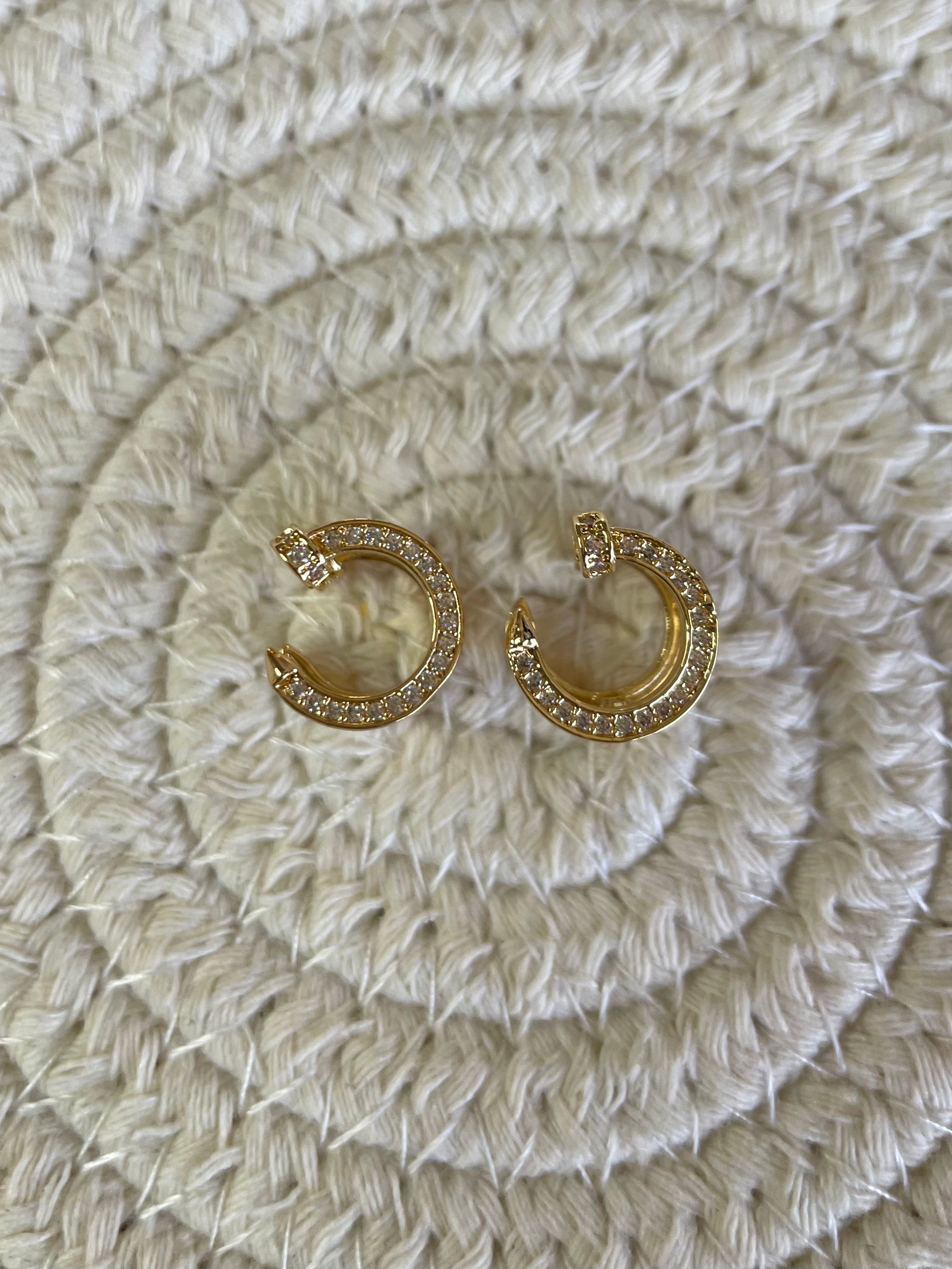 Un clou mini earrings
