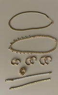 8 pieces set in gold