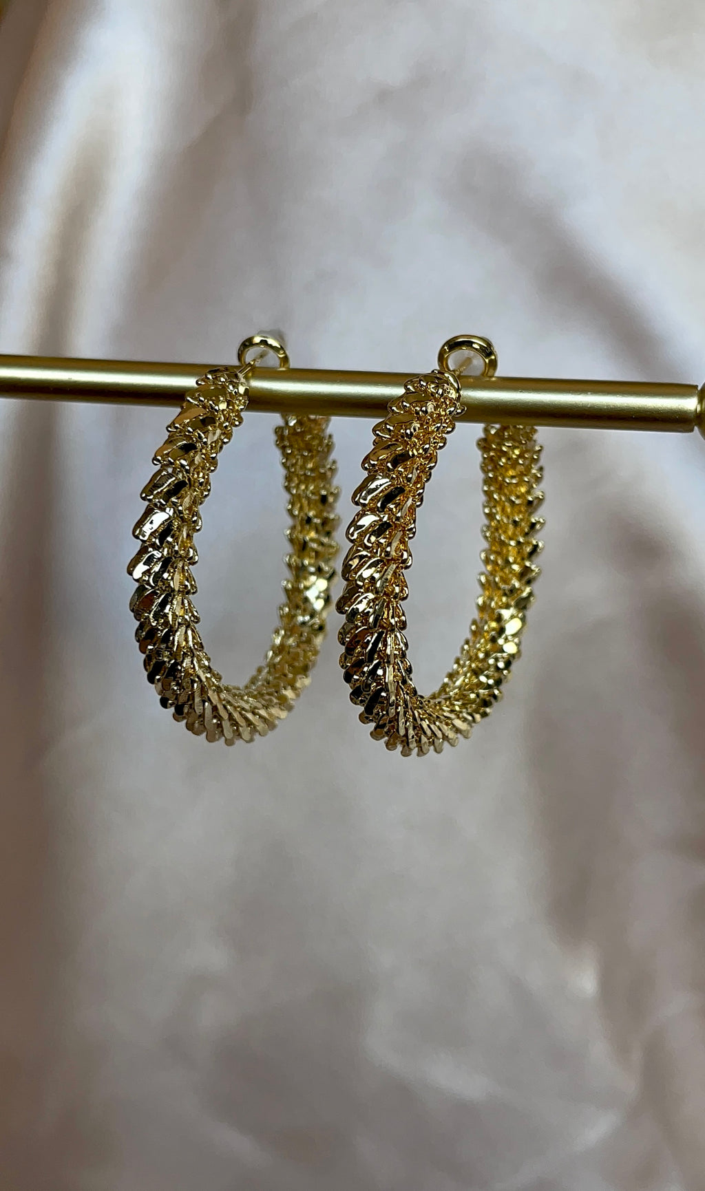 Feather-weave hoops