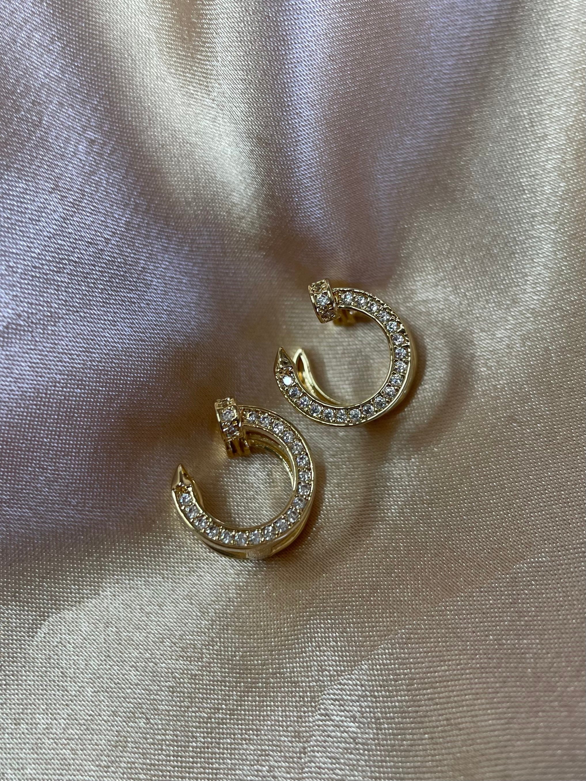 Un clou mini earrings
