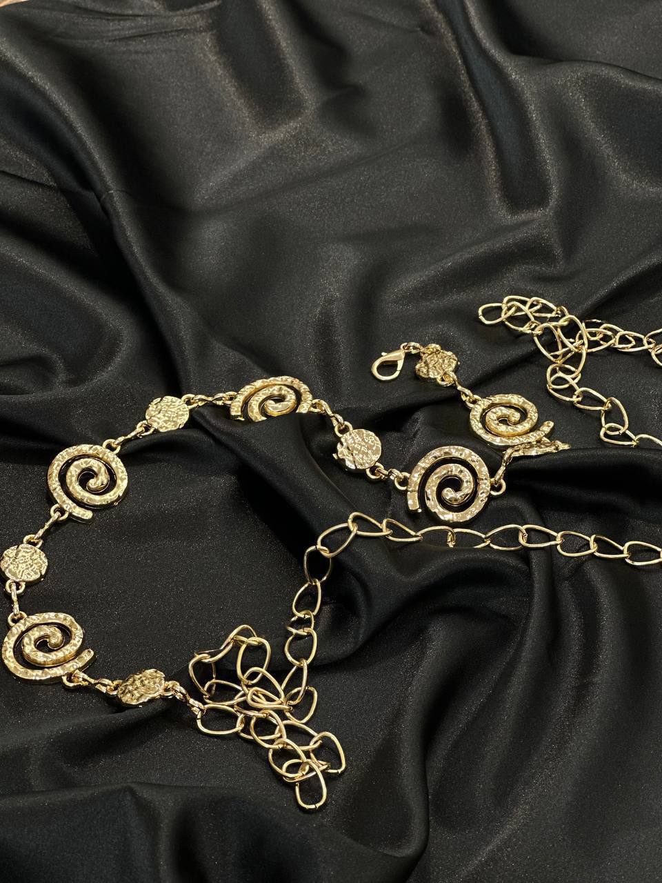 Different geometric shapes chain belt