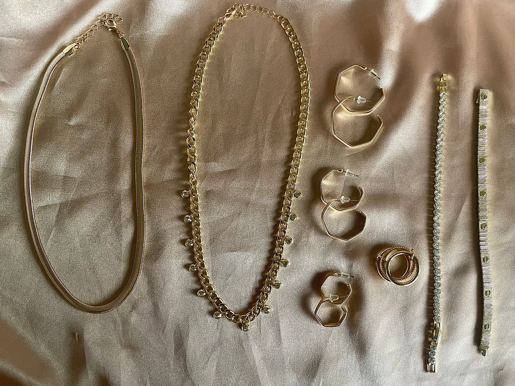8 pieces set in gold