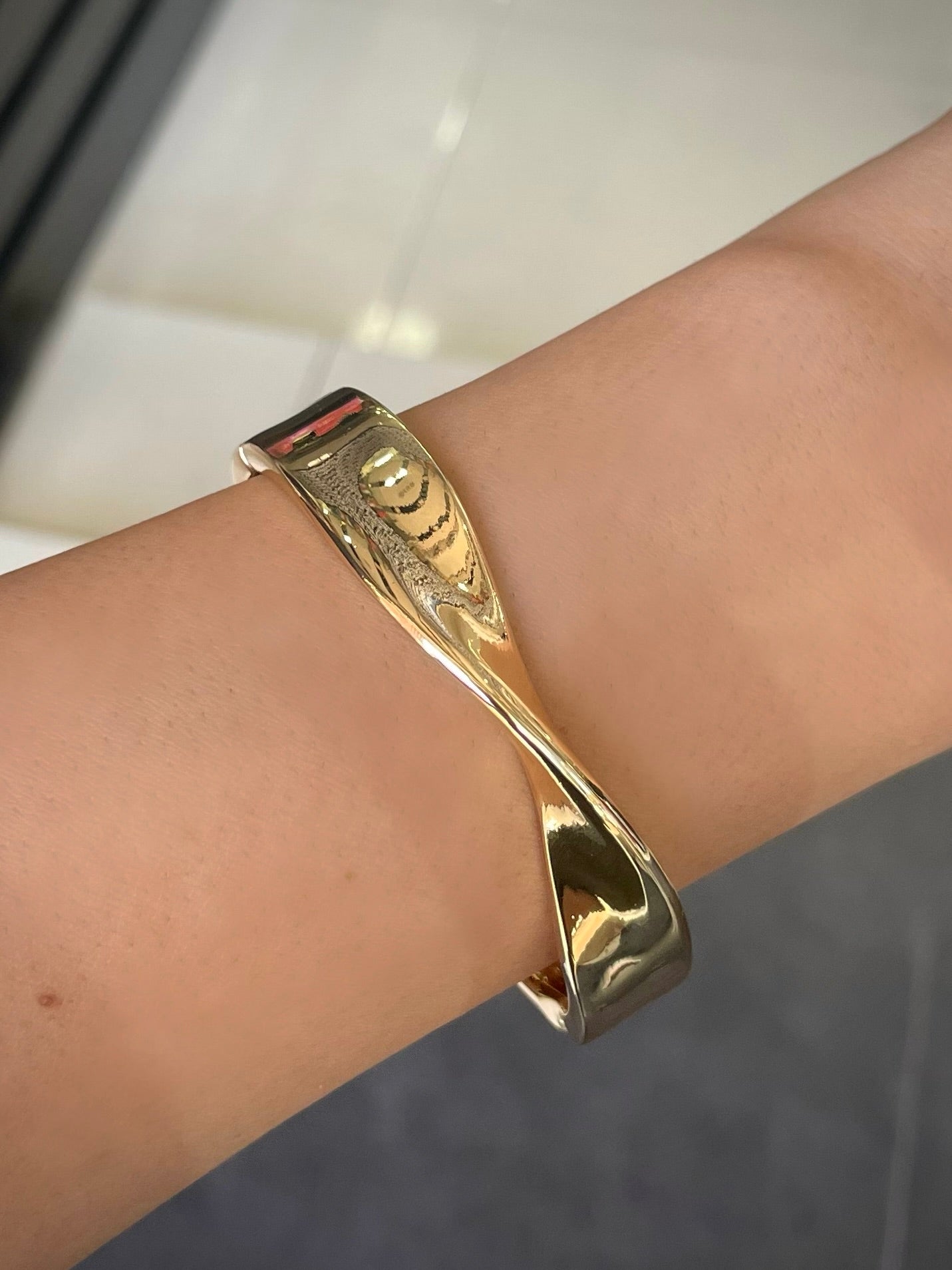 Curved bangle