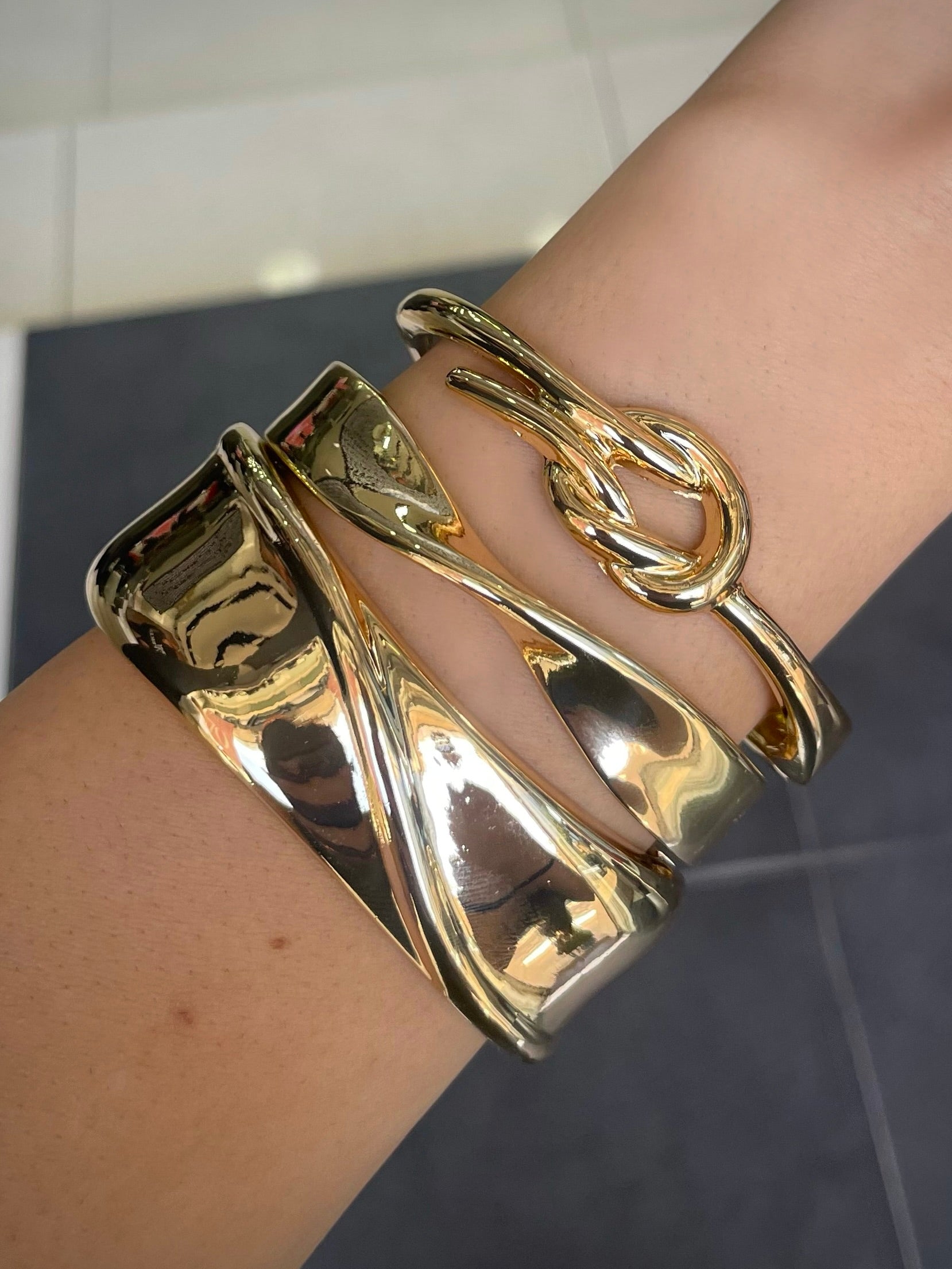 Curved bangle