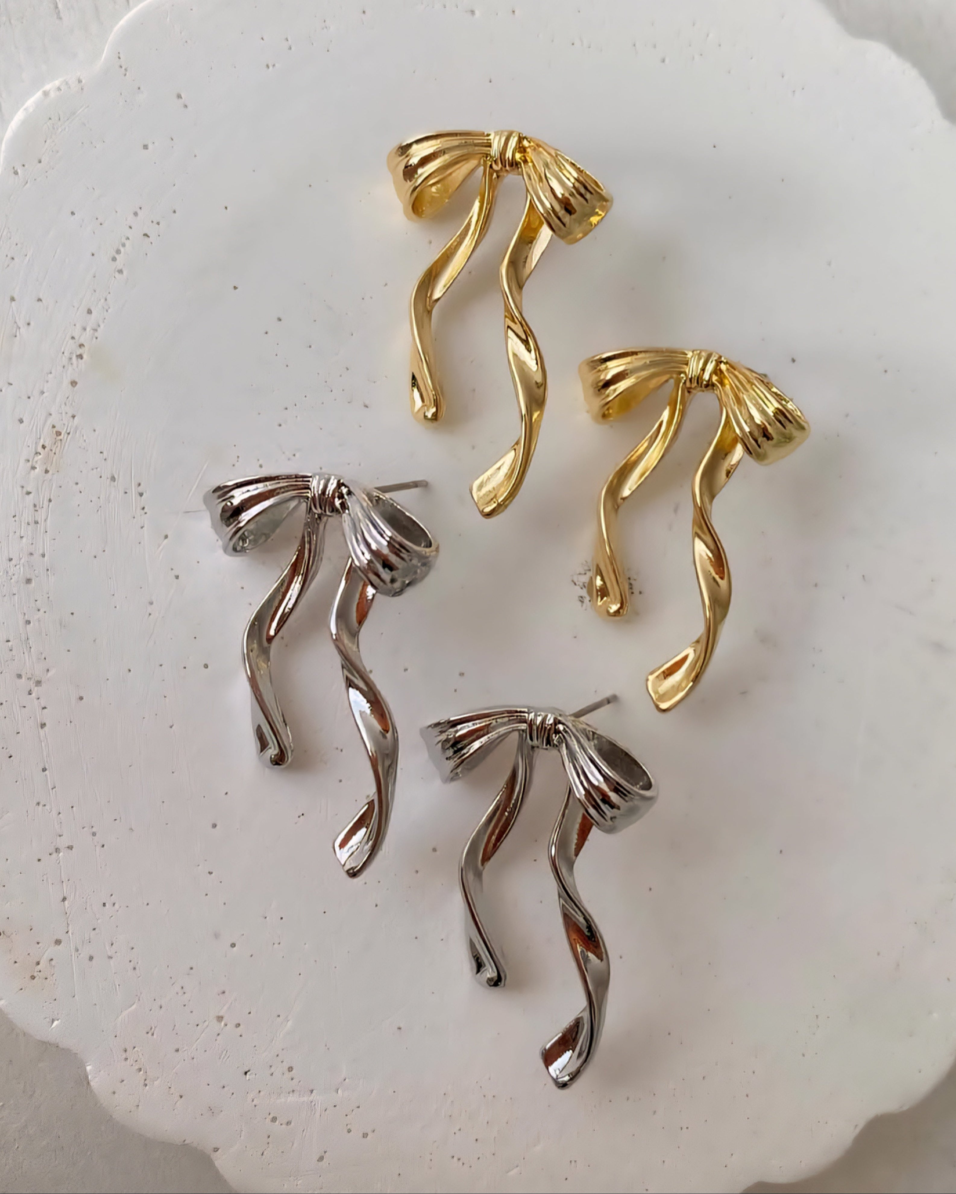 Mini bow earrings