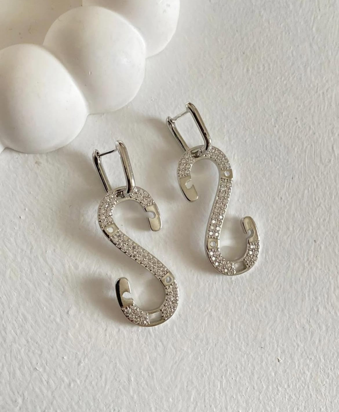 S earrings by baguette