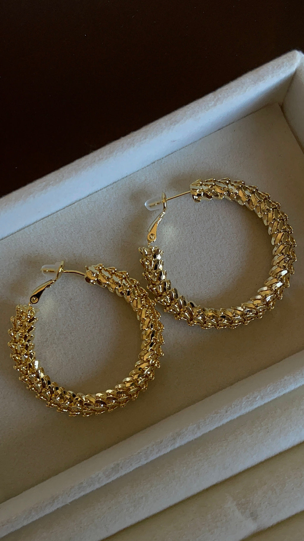 Feather-weave hoops
