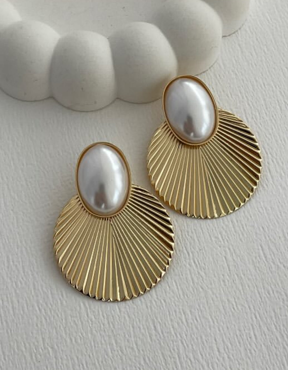 Sunshine pearl earrings